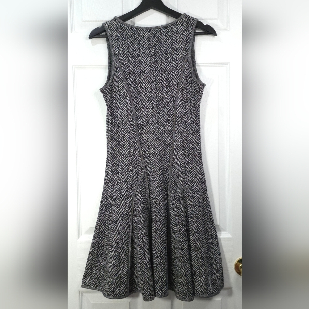 Black Halo Herringbone Knit Mini Dress Size S Grey Black V-Neck Fit & Flare - Picture 4 of 9
